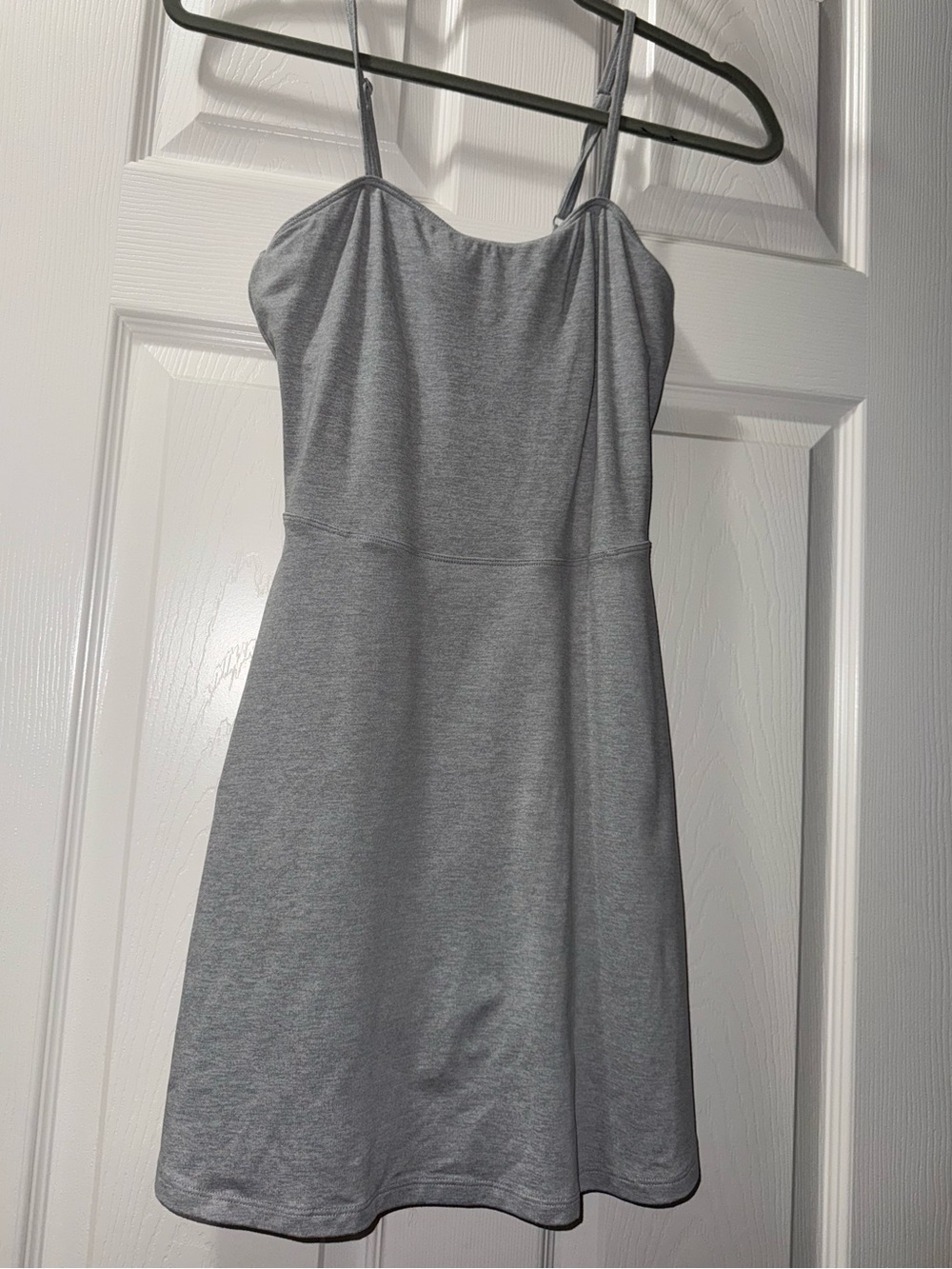 Alo Yoga Alosoft Courtside Tennis Dress Athletic Heather Grey. Size Medium. - Picture 3 of 5